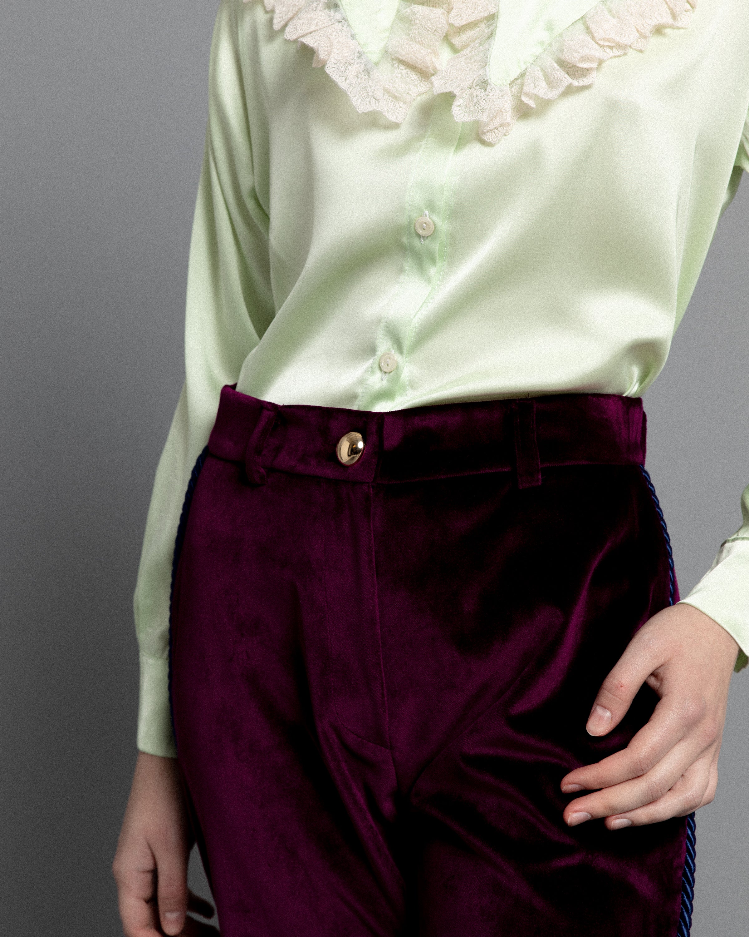 Leonor Pants Velvet Aubergine - Image 3